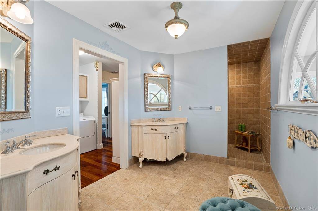 Master-Bath