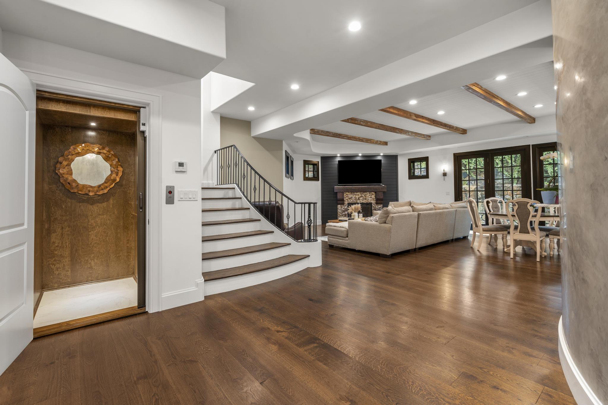 010-OpenFloorPlanEntryWay