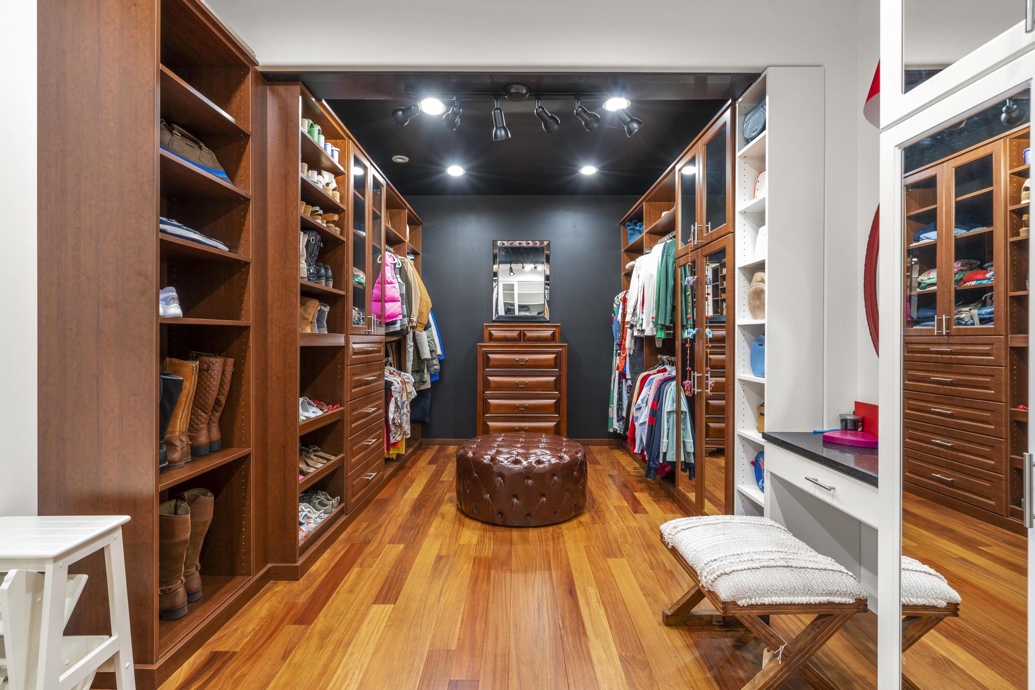 037-PrimaryCloset