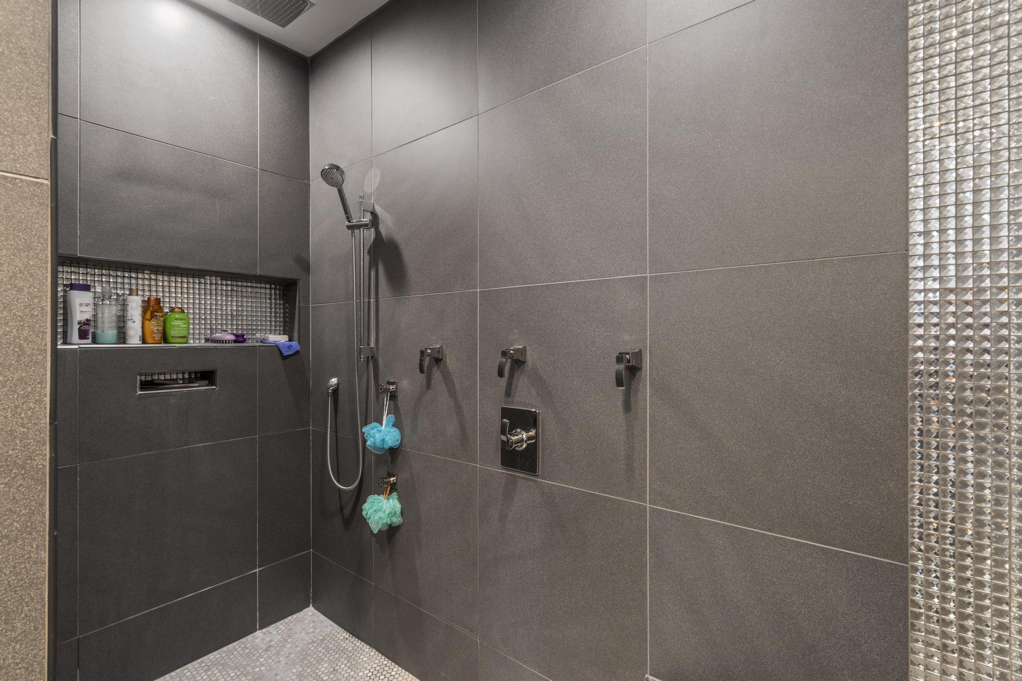 045-PrimarySuiteBathroom