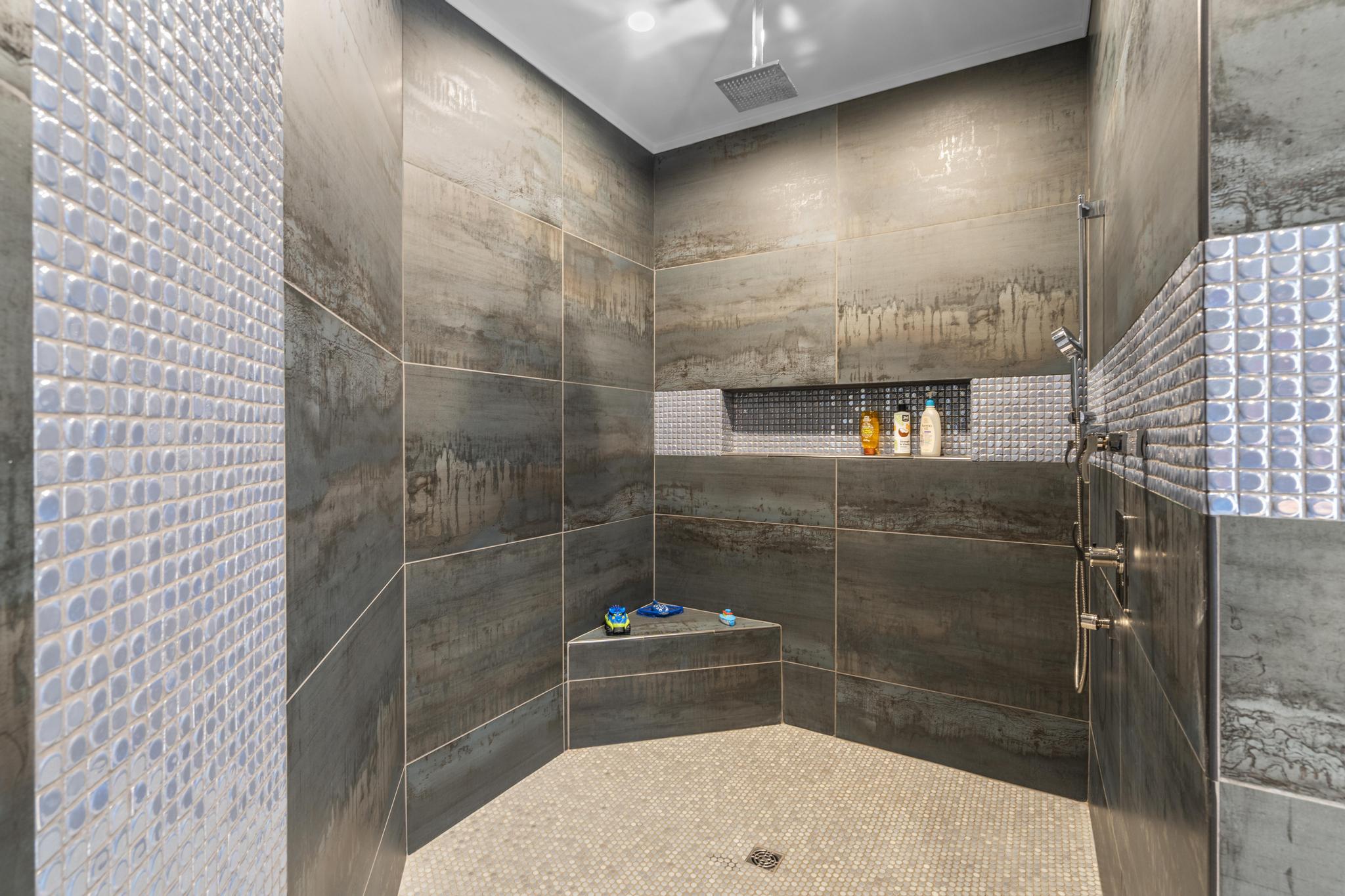 050-EnsuiteBathroom